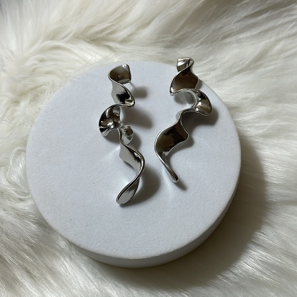 Akira Silver Twist And Turn Drop Earrings - Picture 4 of 9